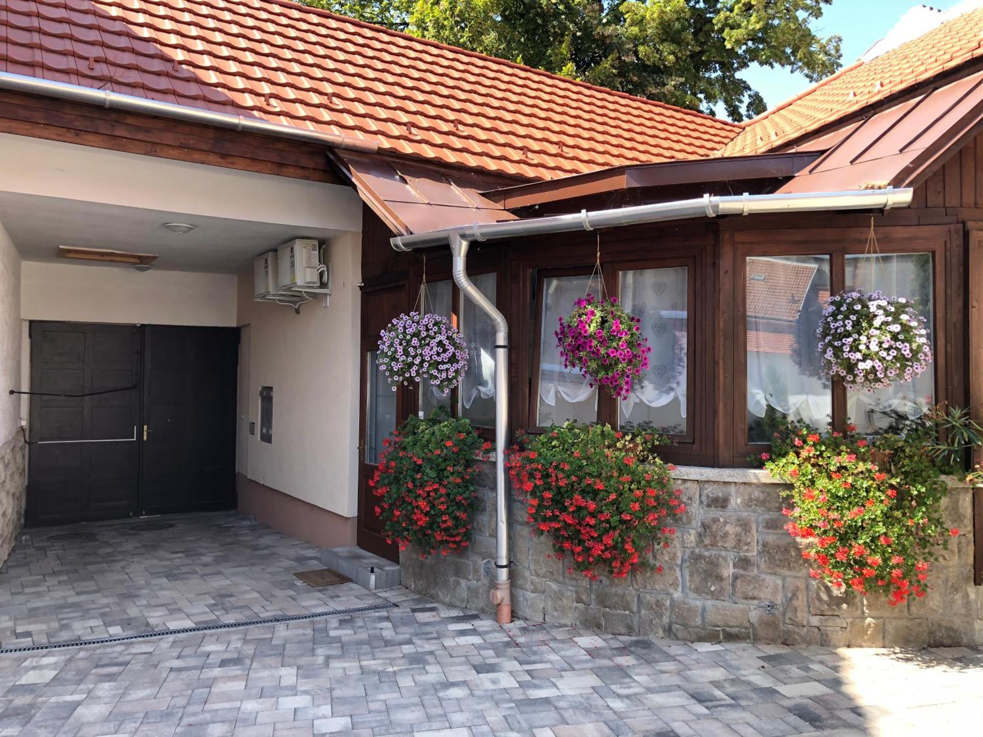 Illa Apartments Eger Exterior foto